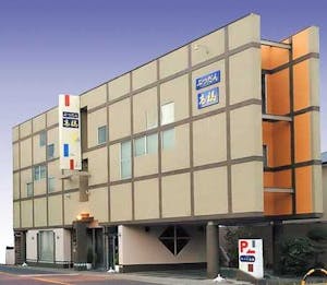 和泉市府中町にある3階建てのユニークなデザインの店舗