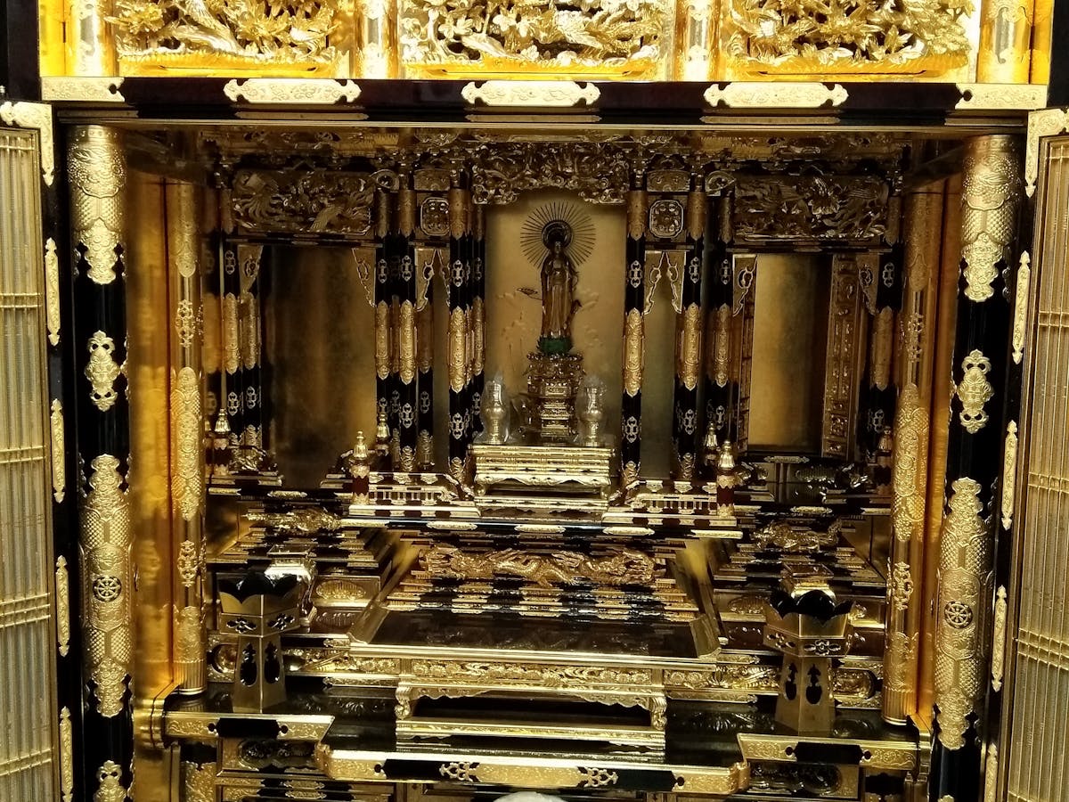 仏壇の山由
