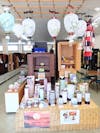 夏場には、お盆提灯が華やかに並びます